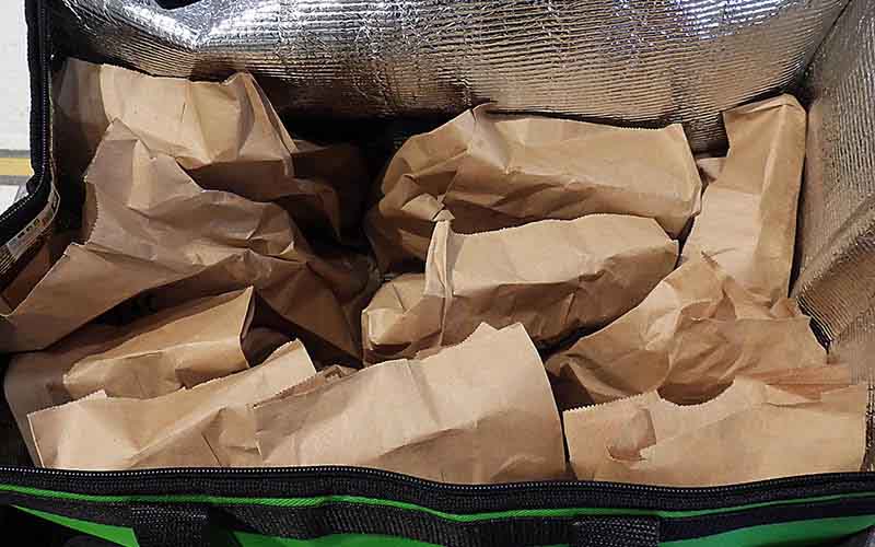 At times, a church or synagogue will provide packed lunches.