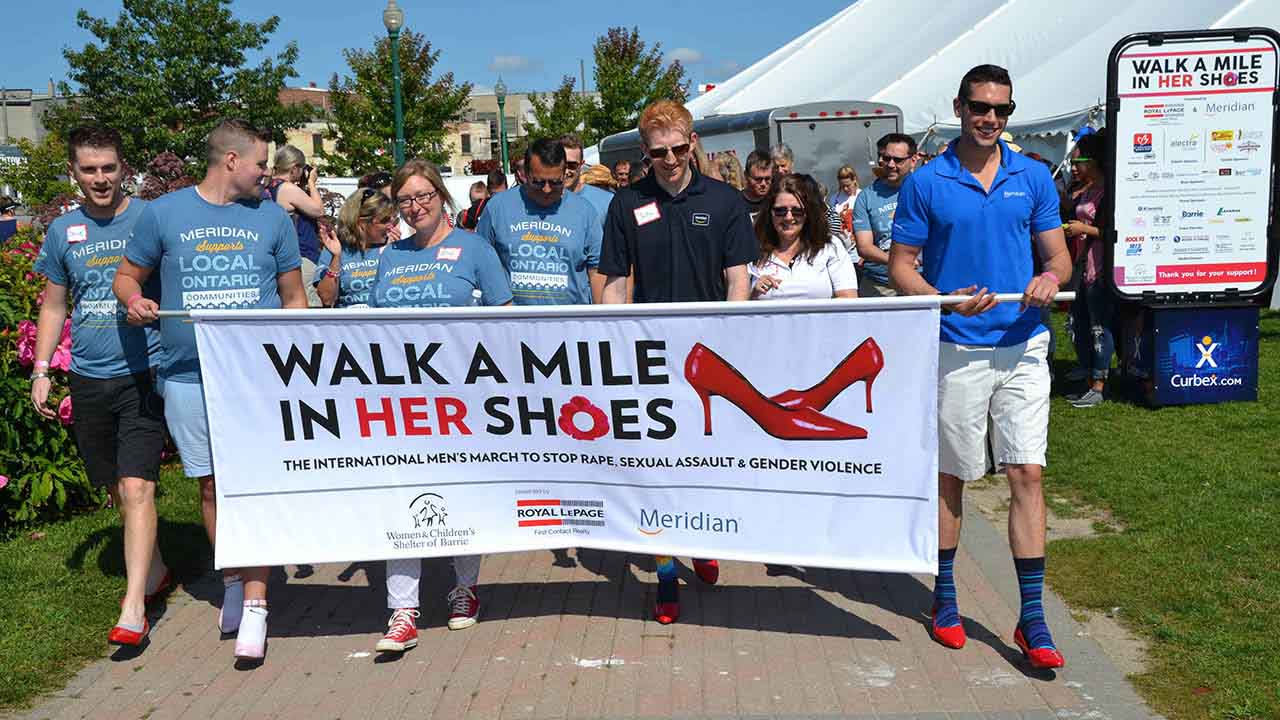 Presenting Sponsors Meridian Credit Union led the walk.
